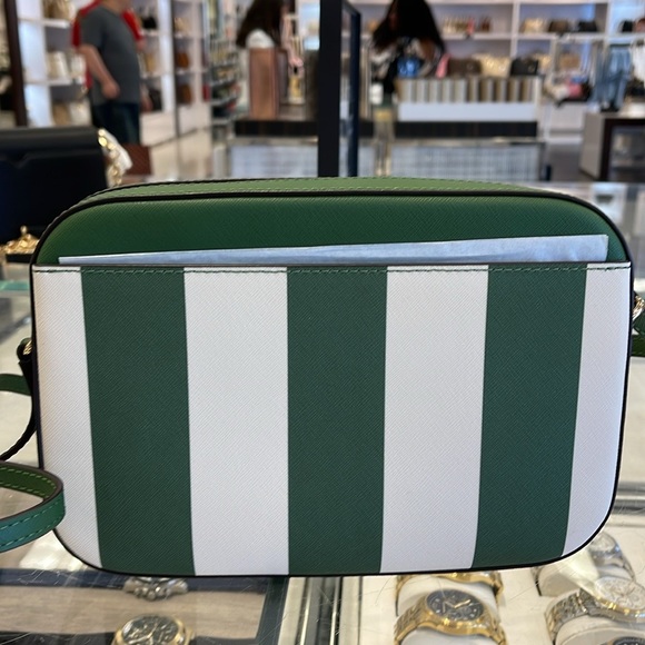 MICHAEL KORS
Jet Set Large EW Zip Chain XBody Saffiano Leather Crossbody Bag
NWT - Picture 8 of 16